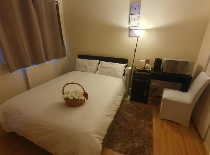 Double Size And Single Room In Barking