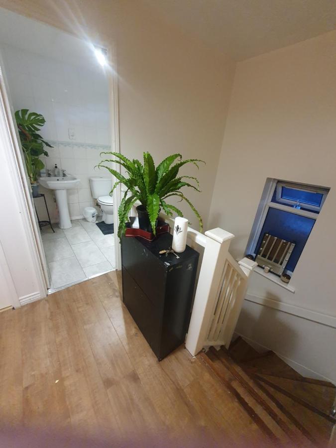 Проживание в семье Double Size And Single In Barking *