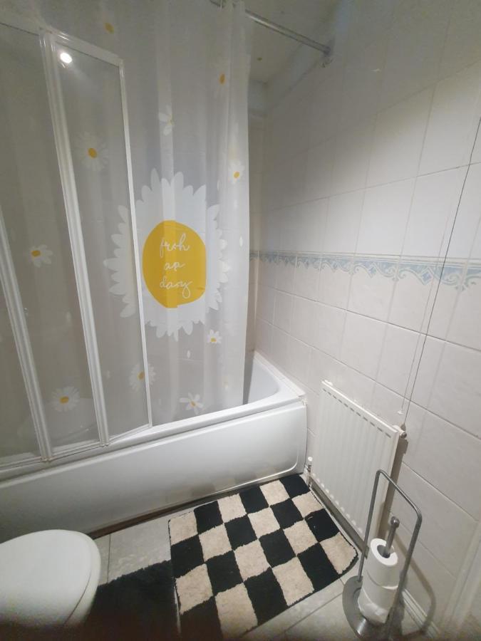 Double Size And Single In Barking