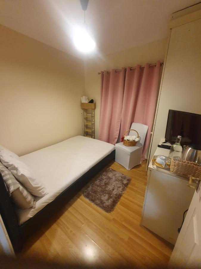 Double Size And Single In Barking *