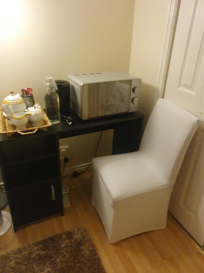 Double Size And Single In Barking Homestay