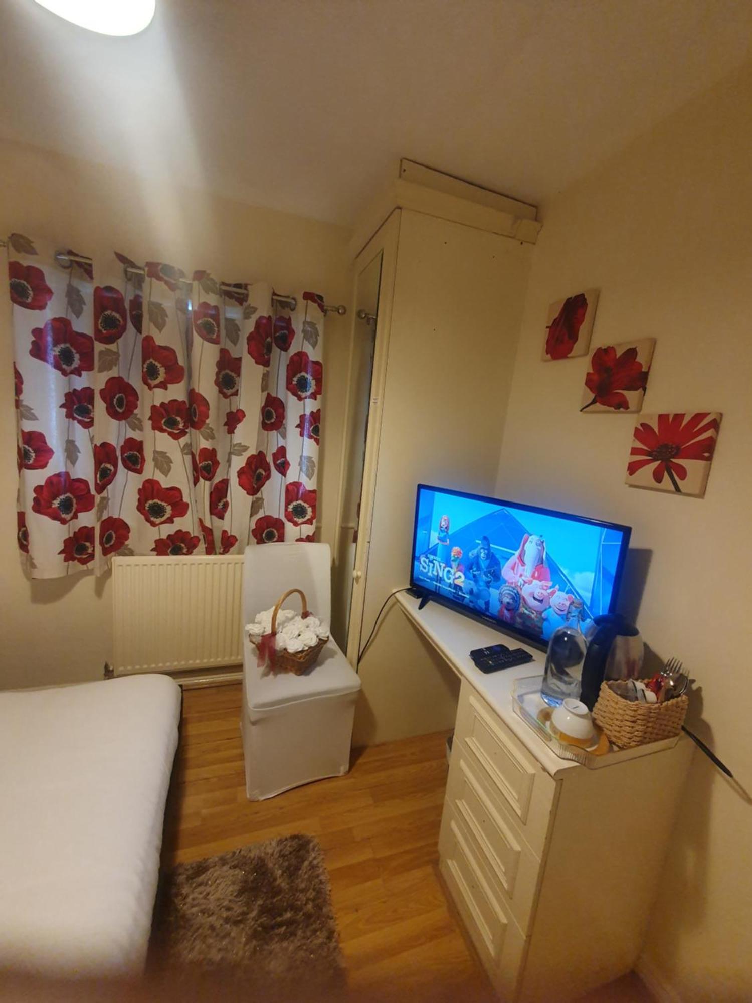 Double Size And Single In Barking *